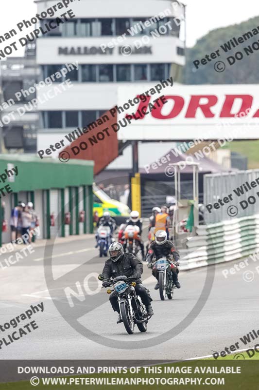 Vintage motorcycle club;eventdigitalimages;mallory park;mallory park trackday photographs;no limits trackdays;peter wileman photography;trackday digital images;trackday photos;vmcc festival 1000 bikes photographs